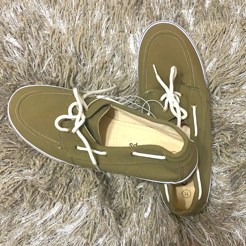 Sneakers color army green